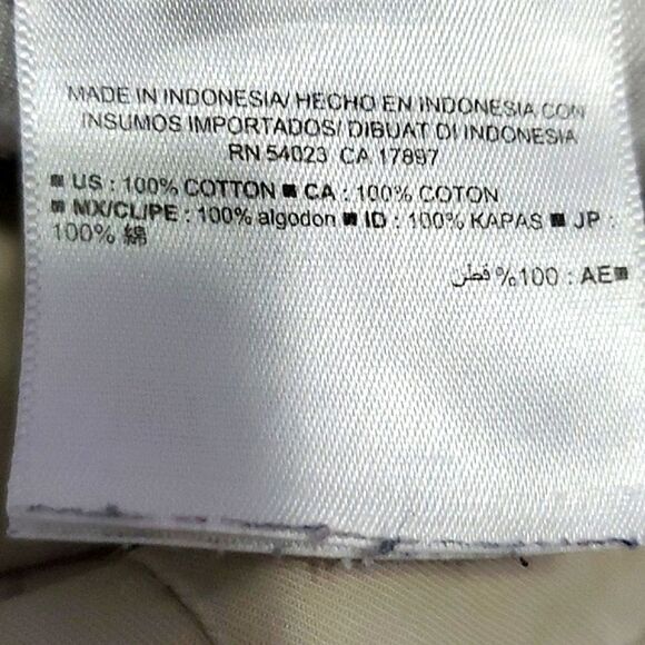 Old Navy Slim Fit Flat Front Khaki Shorts - Picture 9 of 9